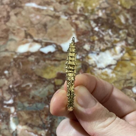 Gold-Colored Metal Seahorse Pendant - Picture 6 of 8